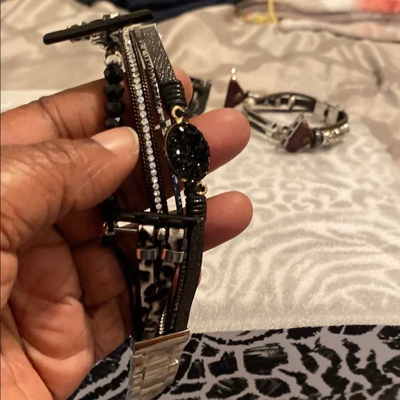 Assorted apple Watch Bands in Silver, Gold, and Brown - Picture 7 of 9